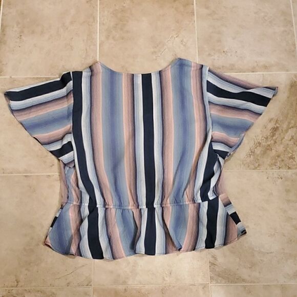 Candie's junior short sleeve wrap top - Picture 8 of 9